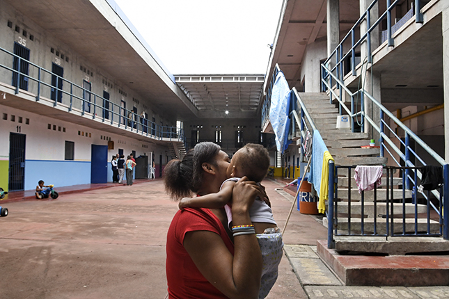 Imagen Así es la vida de los niños que son criados dentro de la cárcel de Jamundí