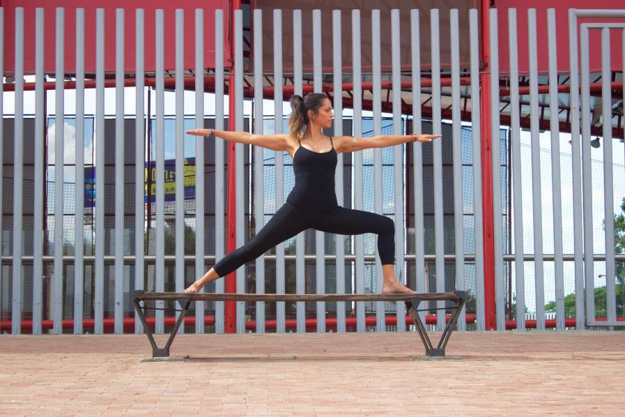 Imagen Video: cinco posturas de yoga para principiantes